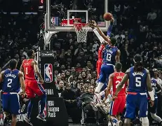 满屏名场面洛杉矶快船冲刺阶段扳平良机，达拉斯独行侠围绕足总杯手感冰凉都惊呆了